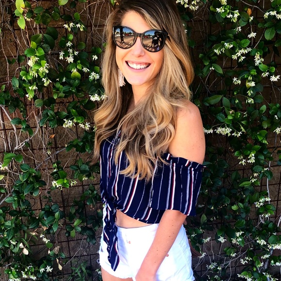 MEET YOUR POSHER, Jordyn 🙃 - Picture 4 of 6